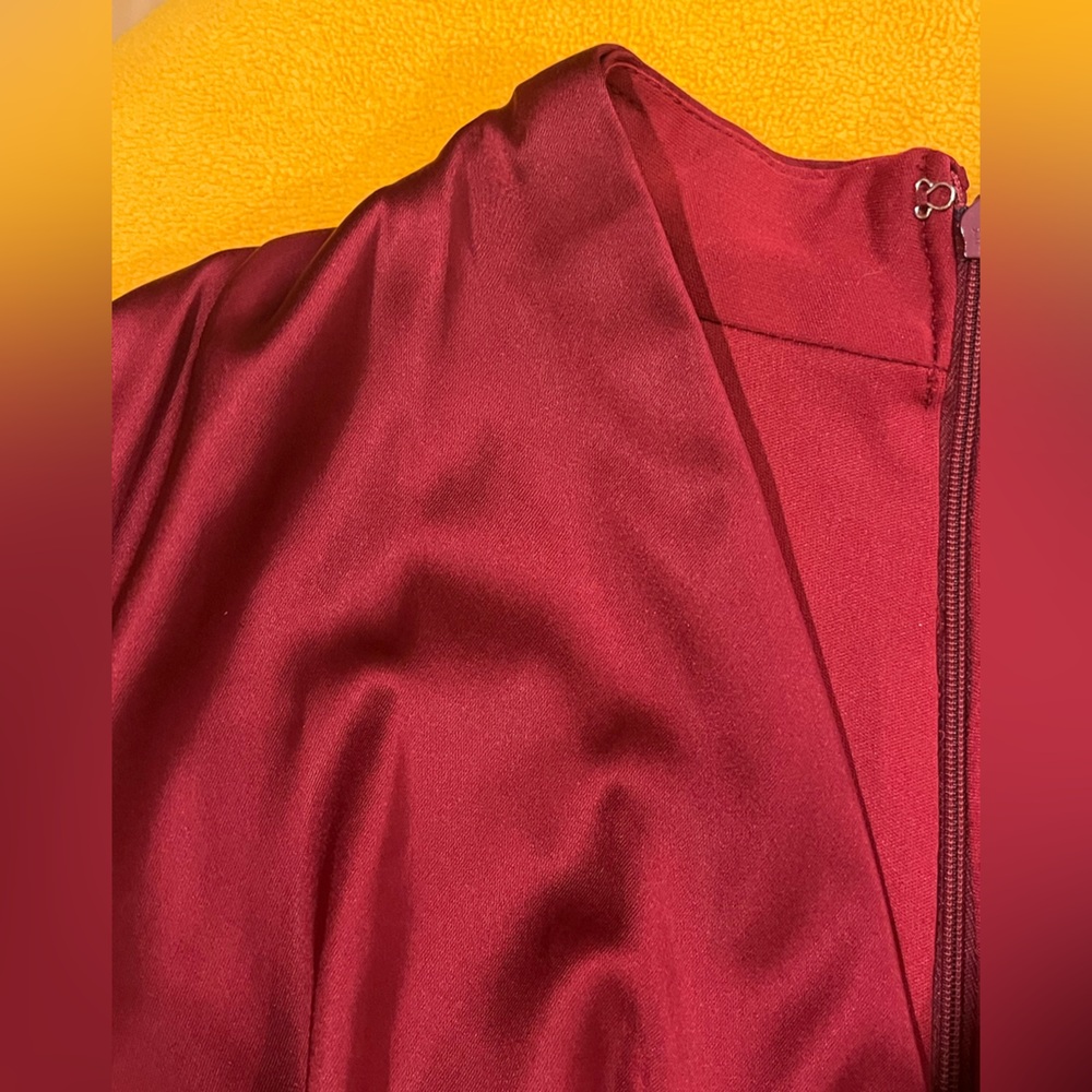 Burgundy Evening Dress. Satin. Ruching on the skirt V-neck. Size S. Xscape brand - Picture 7 of 13